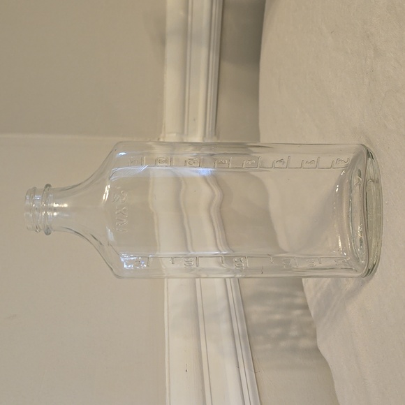 Vintage Owens Glass 3xvi with measurement marks - Picture 3 of 10